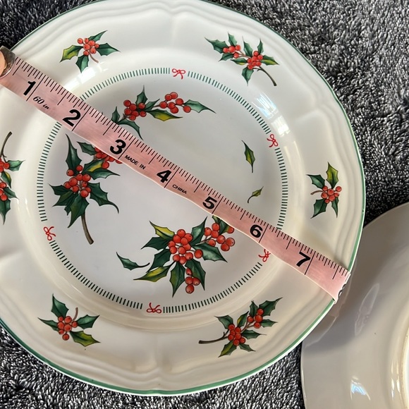 TABLETOPS UNLIMITED HOLLY BERRY PLATE - SALAD, DESERTS OR APPETIZERS - Picture 6 of 11